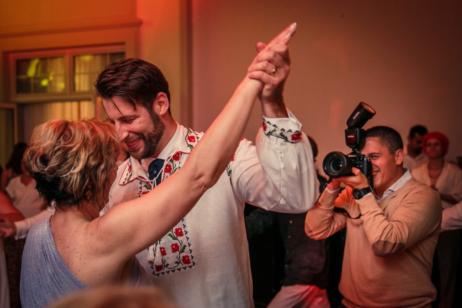 Diogo Bronze photographing a mother and son dance at a wedding